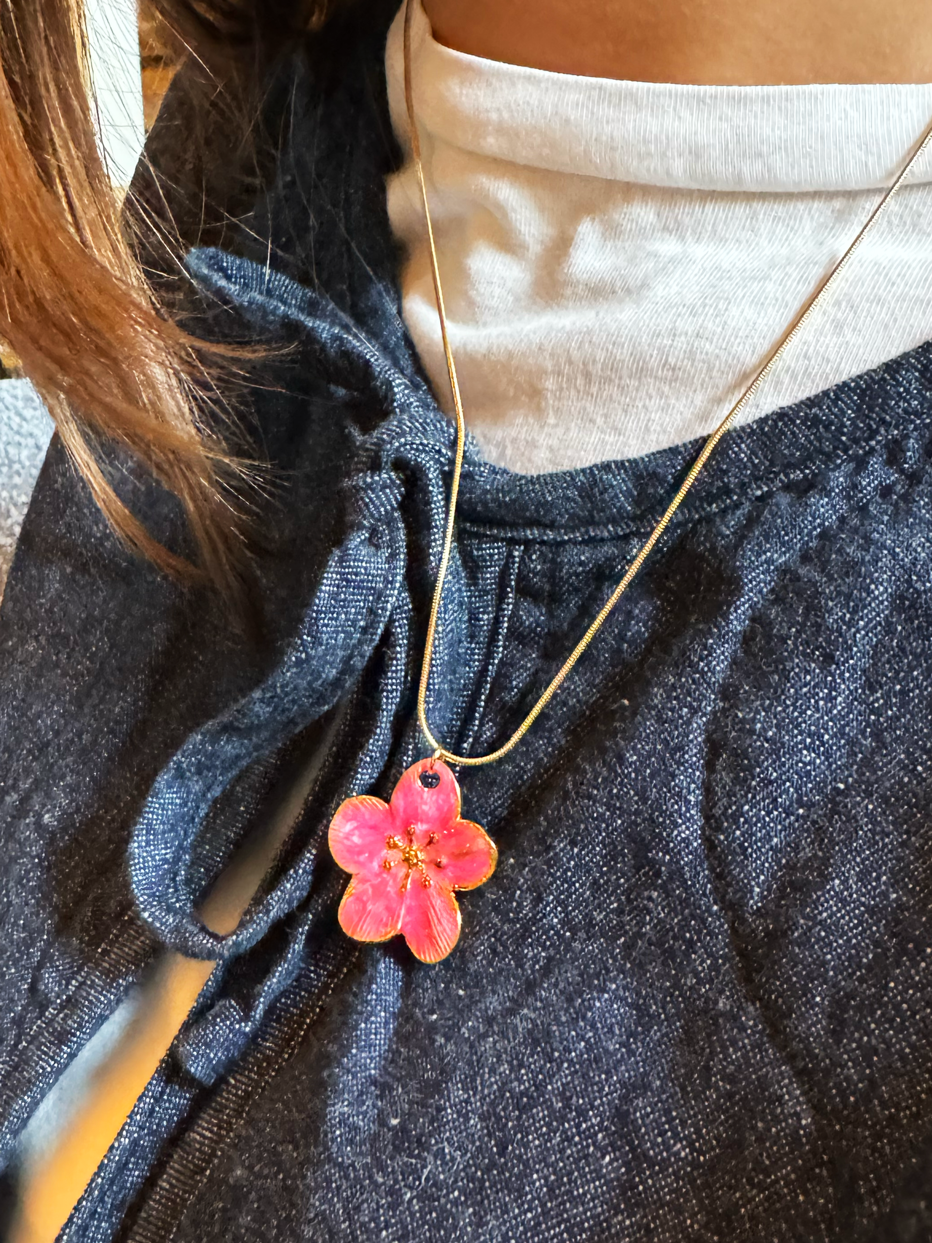 Pendant Necklace Large White Image