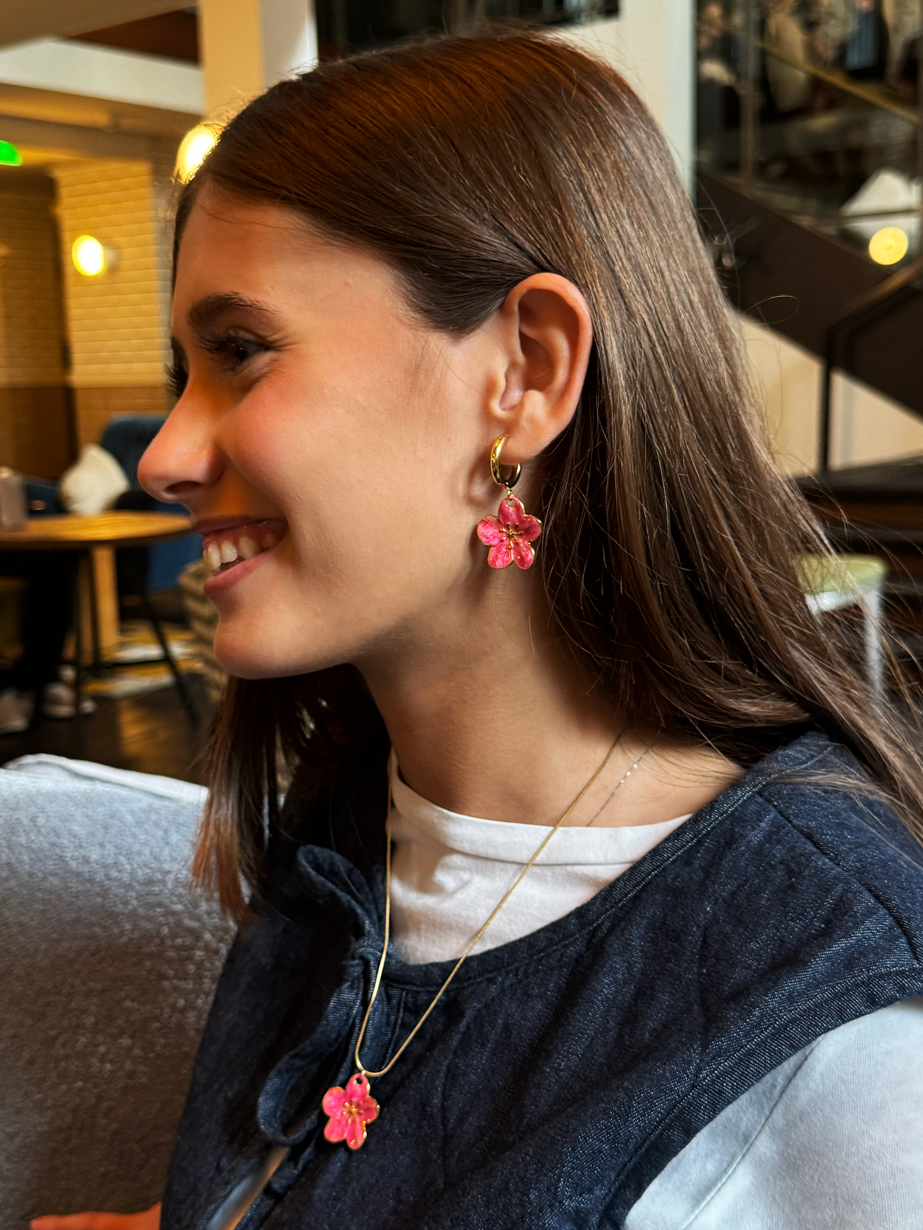 Pendant Earrings Large White Image