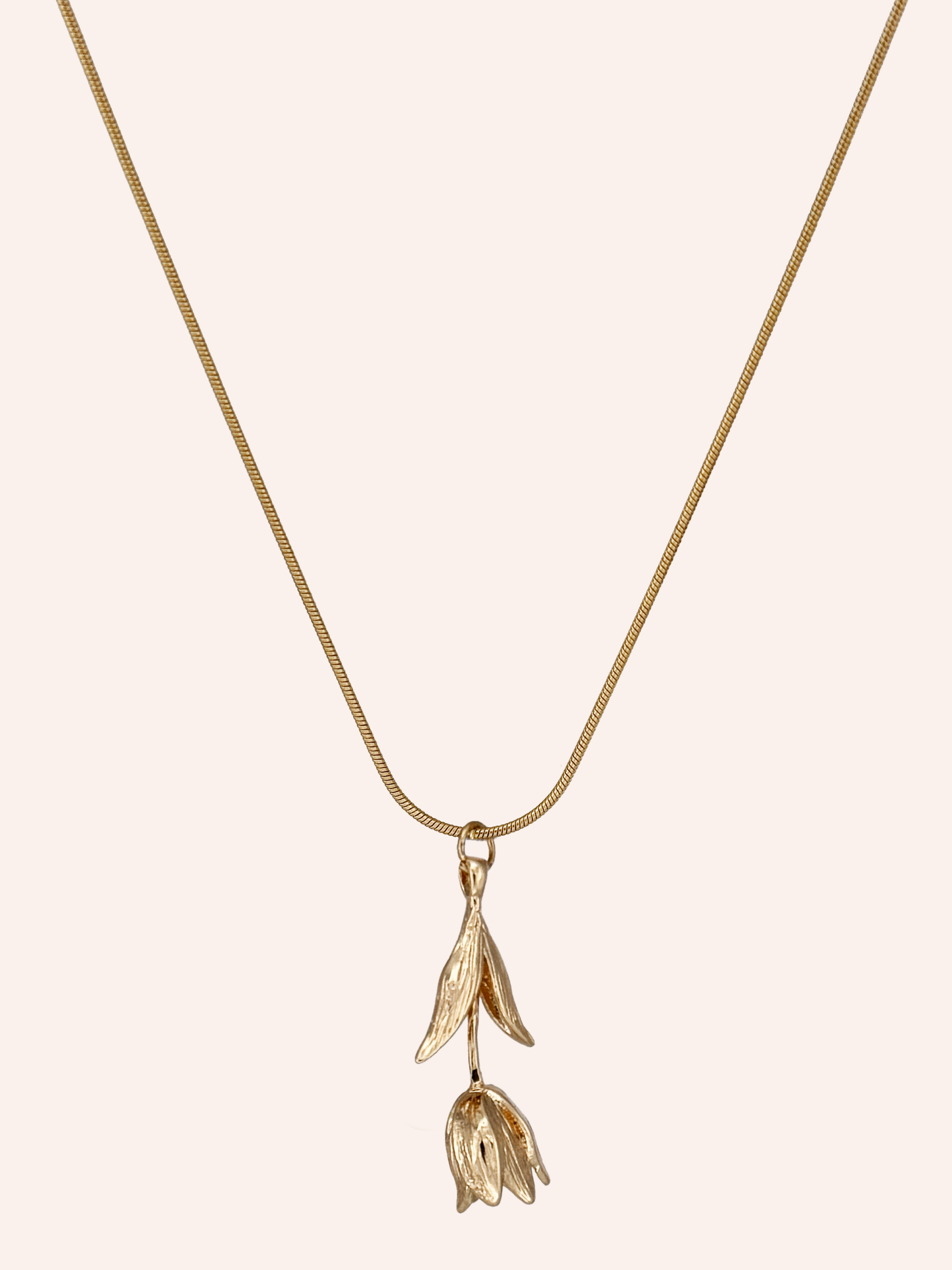 Pendant Necklace Large White Image