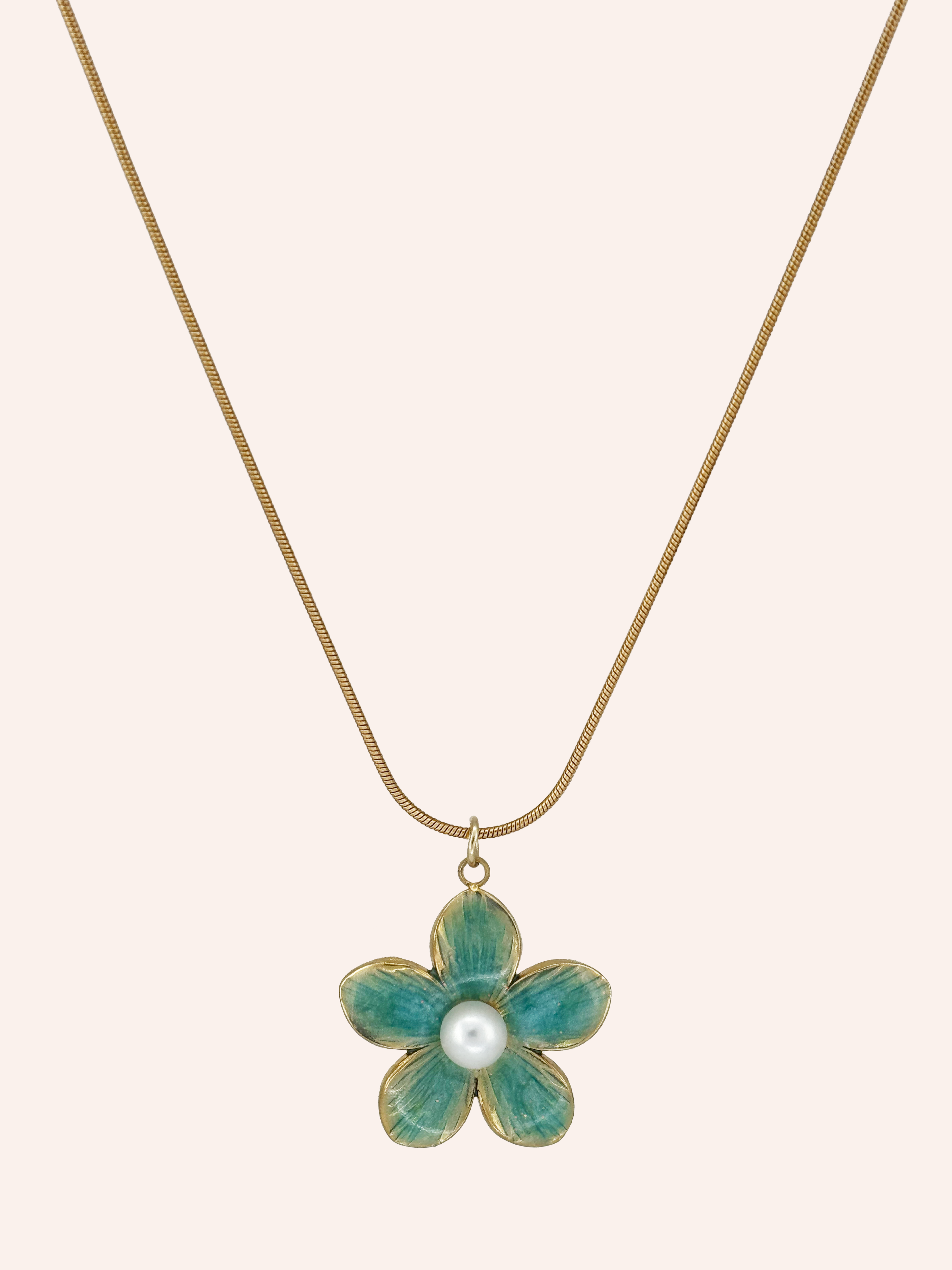 Pendant Necklace Large White Image